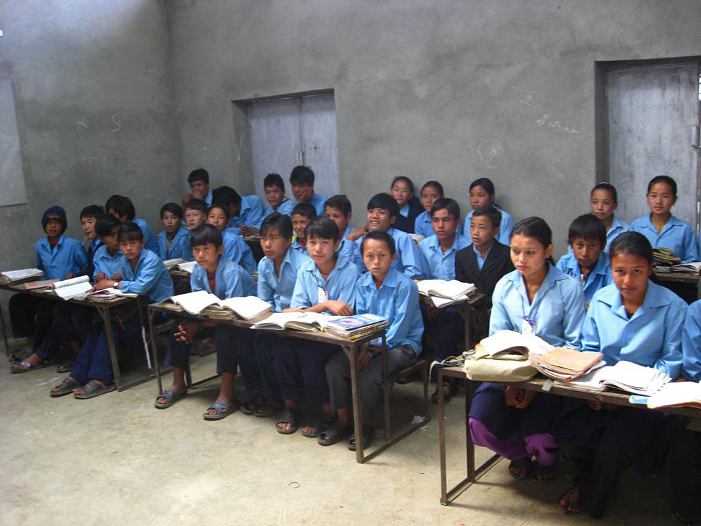Class 6 in the new school building in Hagam